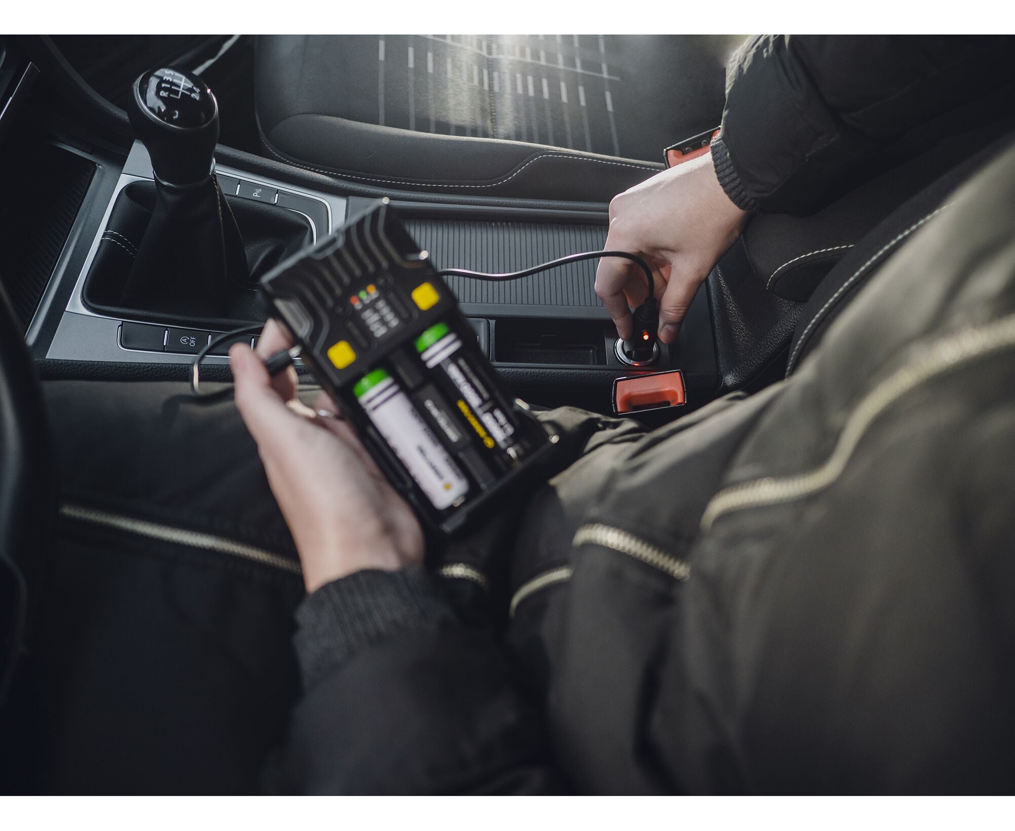 Armytek | Ladegerät | Uni C2 Steckertyp C + Fahrzeugadapter