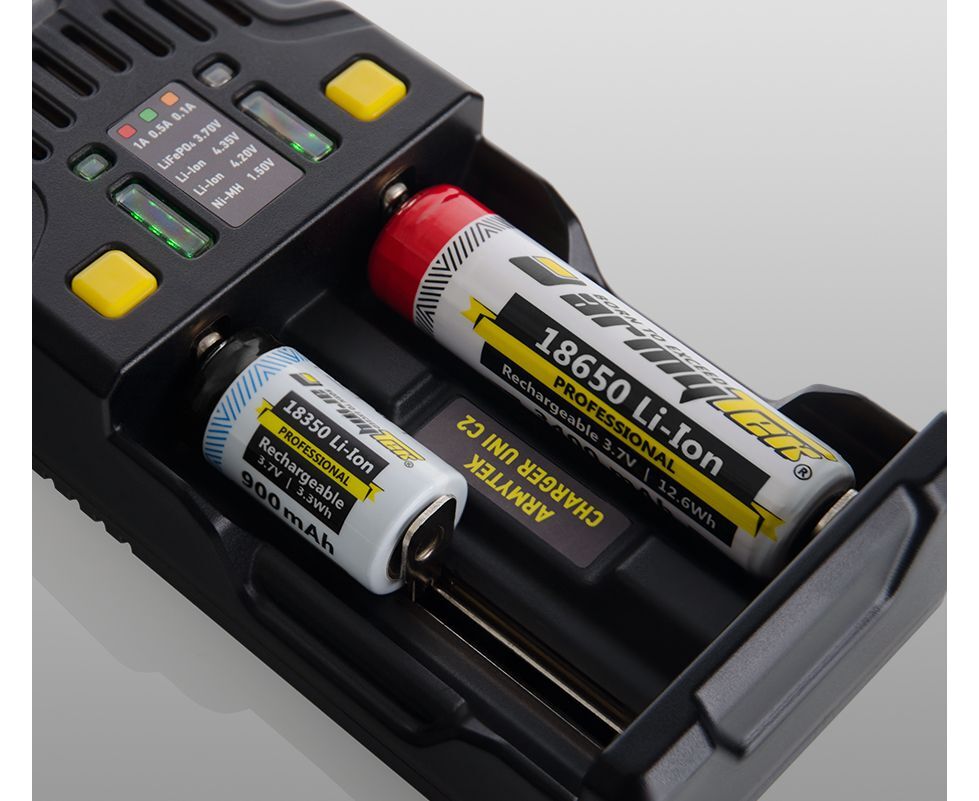 Armytek | Ladegerät |  Uni C2 Steckertyp C + Fahrzeugadapter