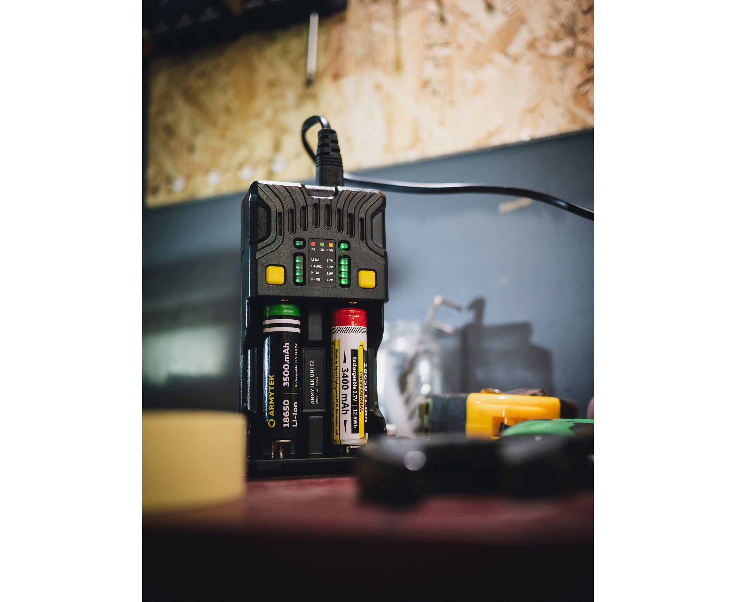 Armytek | Ladegerät |  Uni C2 Steckertyp C + Fahrzeugadapter