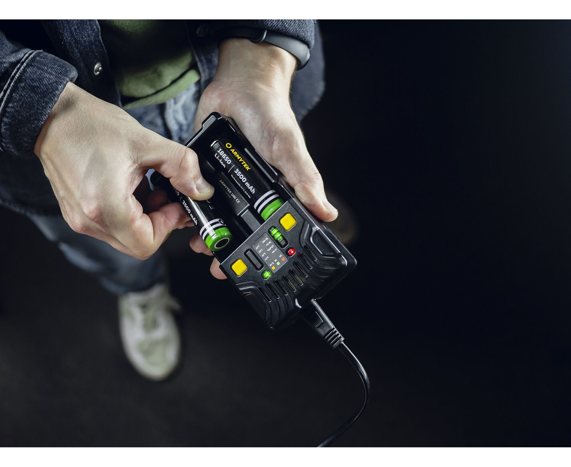 Armytek | Ladegerät |  Uni C2 Steckertyp C + Fahrzeugadapter